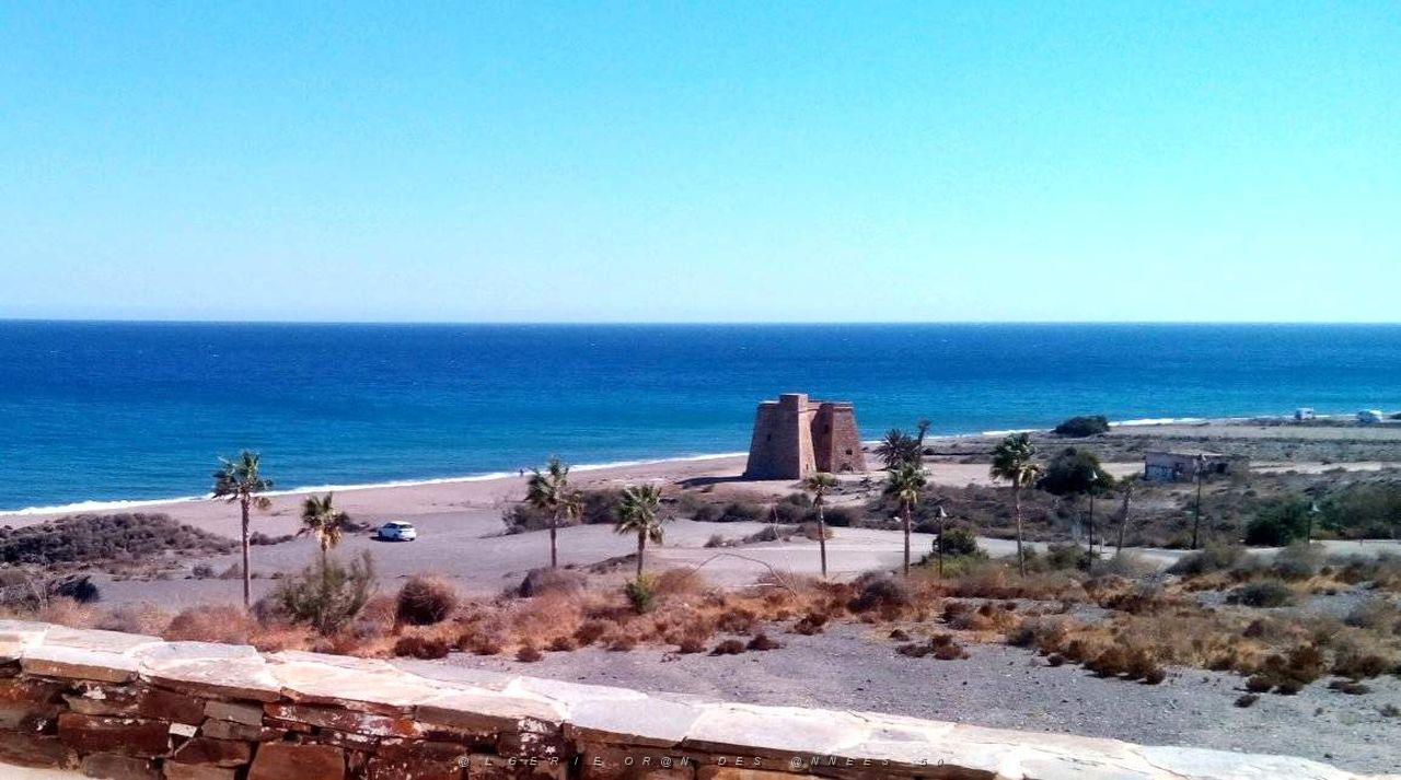 Torre del Rayo playa Macenas (2).jpg